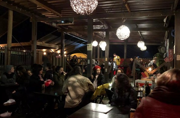 IOI BRAZIL: 60 people joined in a discussion related to the health of the ocean at the Coelho Jack - Bar & Restaurant. Photo credit: IOI Brazil