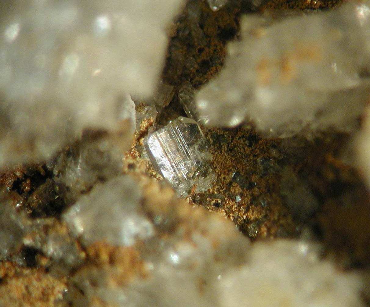 Bertrandite Entre Deux Roches, Lauzière 2 mm