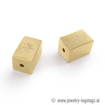Cubo in metallo con logo inciso per branding gioielli.