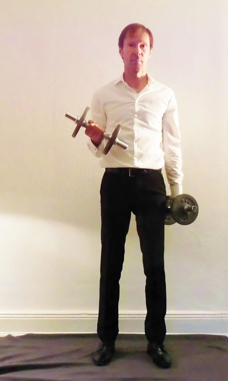 ...im Businessoutfit an nahezu...
