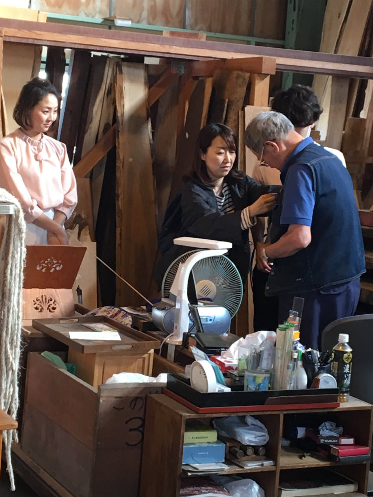 取材前の準備中