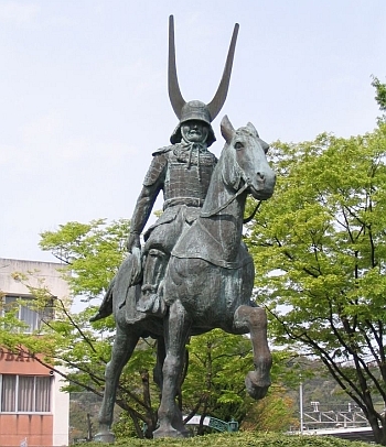 銅製　騎馬武者像 騎馬武者像 - 京都国立博物館 館蔵品データベース