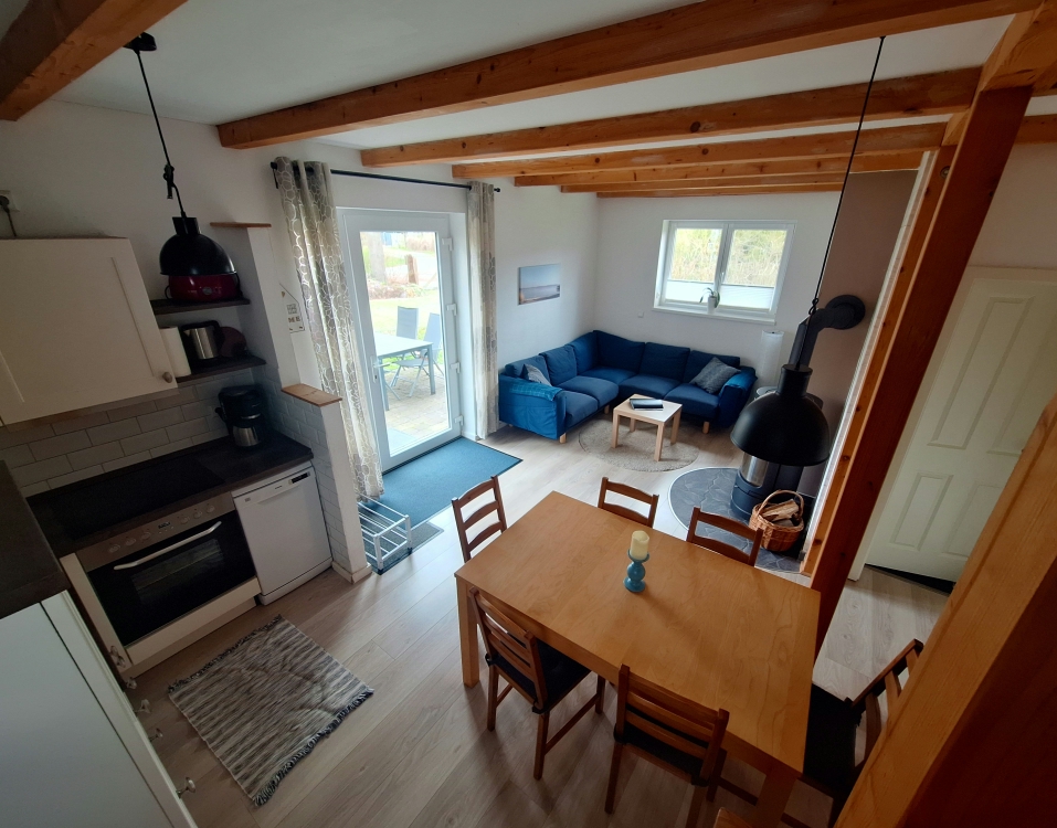 (c) Foto: Kowalsky - Blick in die Wohnküche mit Kamin
