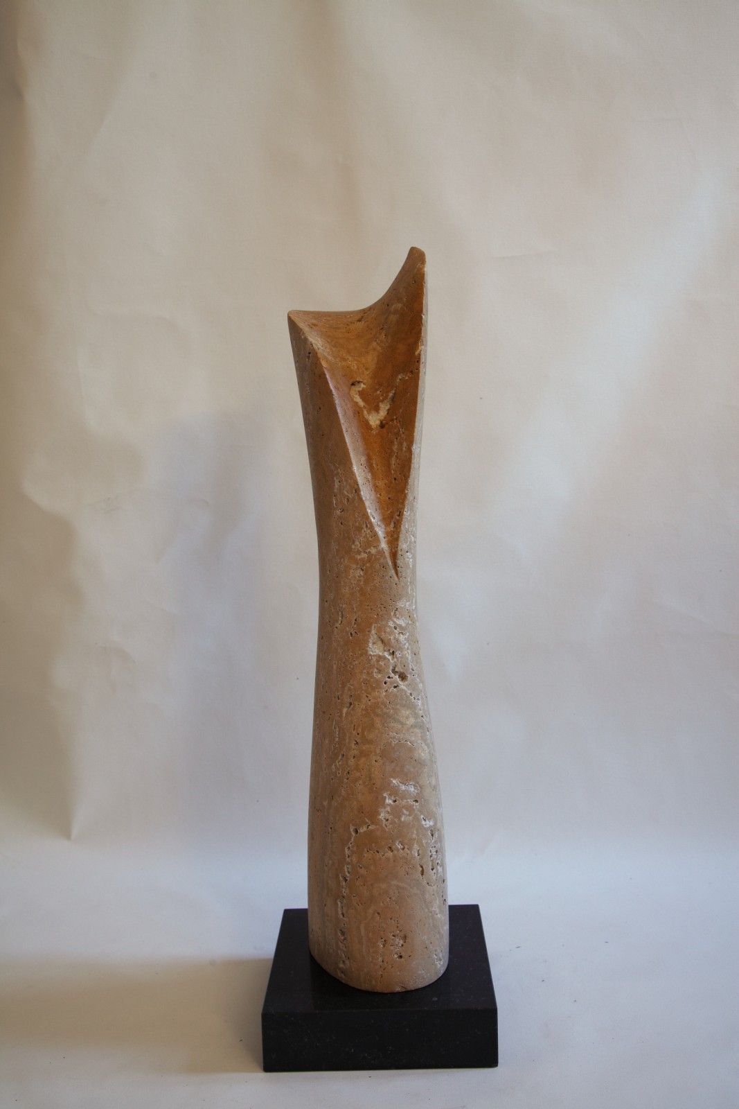 Ohne Titel. Gelber Travertin. 2014