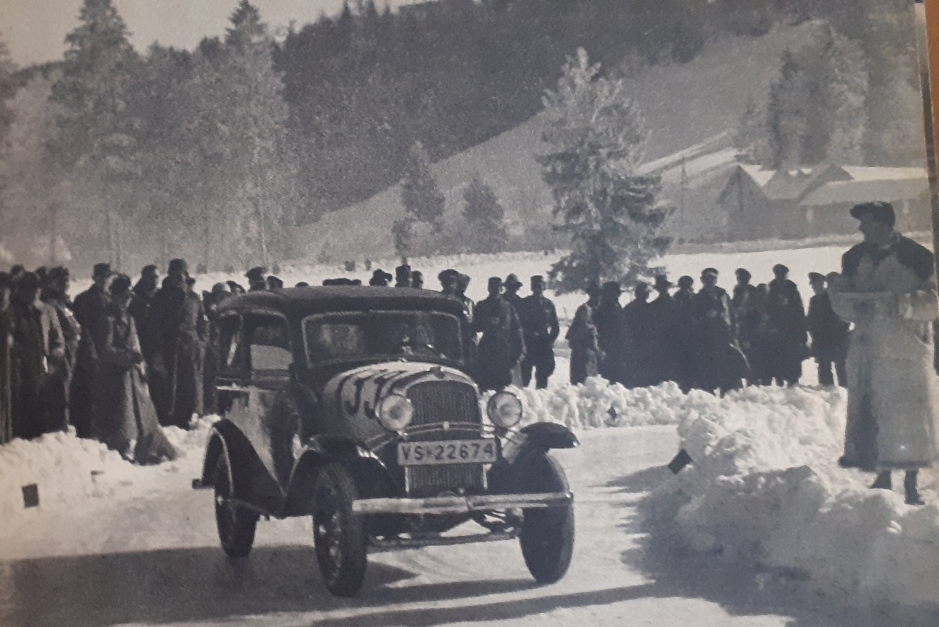 Die Eisbahn auf dem Alpsee bei Oberstaufen  