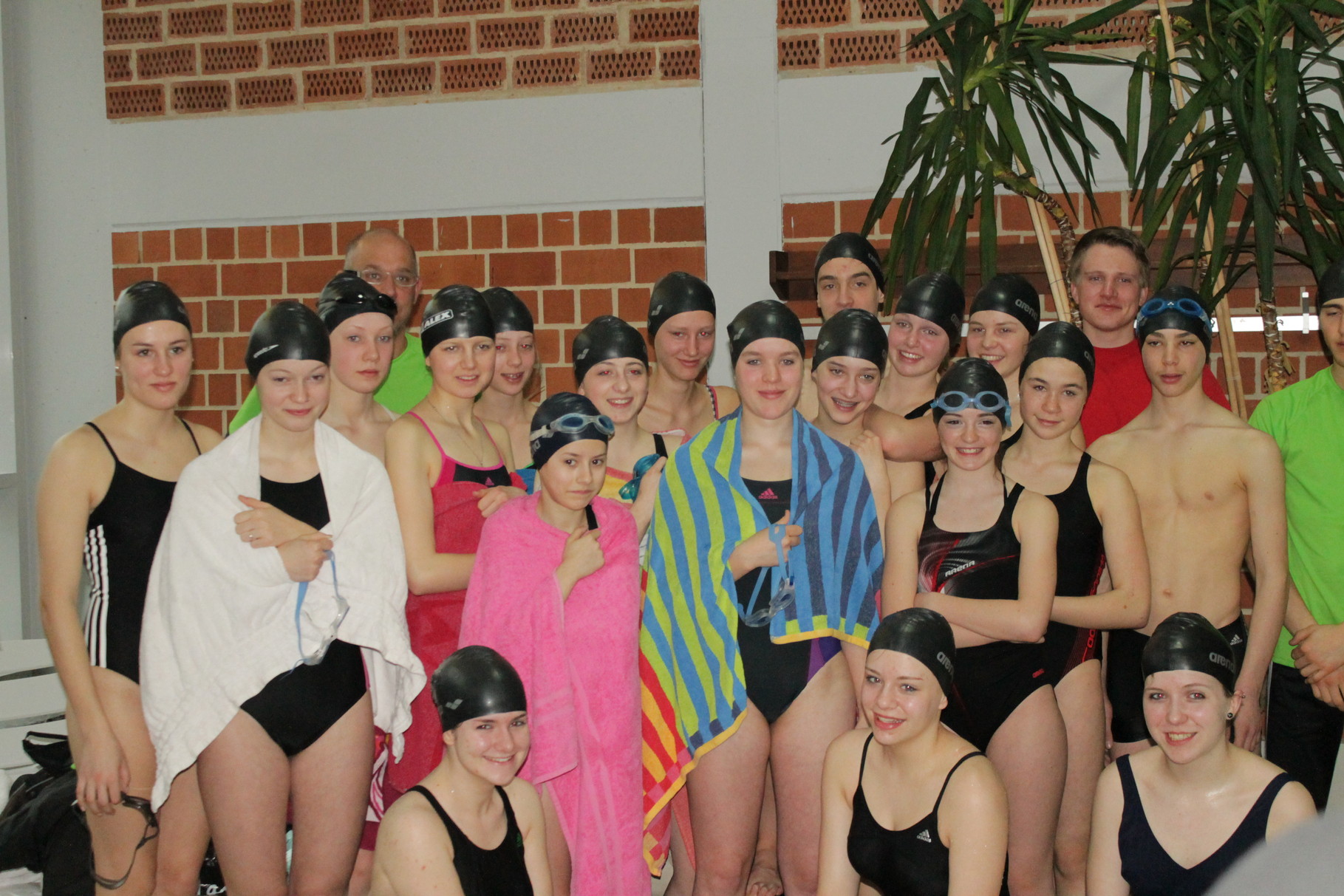 Alle Teilnehmer mit Schwimm und Lauftrainer