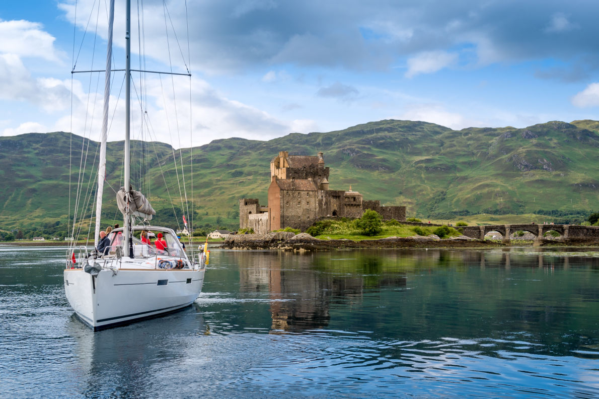 Best-castles-in-ireland-Eilean-Donan-Castle - European Best Destinations