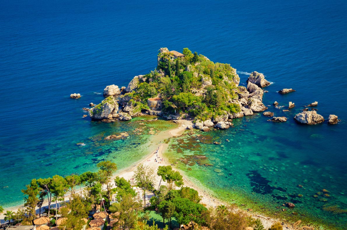 Best beaches in Italy - Isola Bella in Taormina Sicily - Copyright Anna Lurye - European Best Destinations