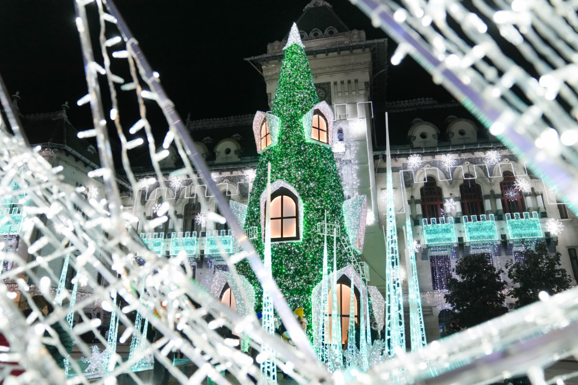 Vilnius - Best Christmas Tree in Europe - European Best Destinations