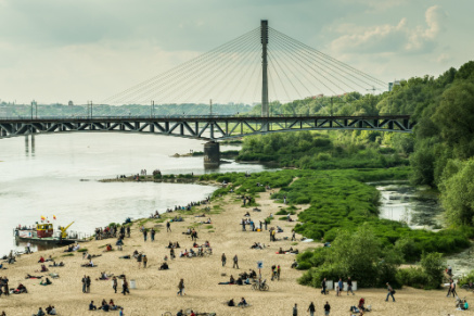 Best things to do in Warsaw relax by the Vistula