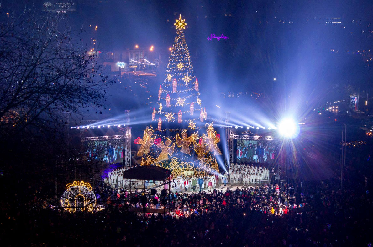Cologne- Best Christmas Tree in Europe - Copyright Mapics - European Best Destinations