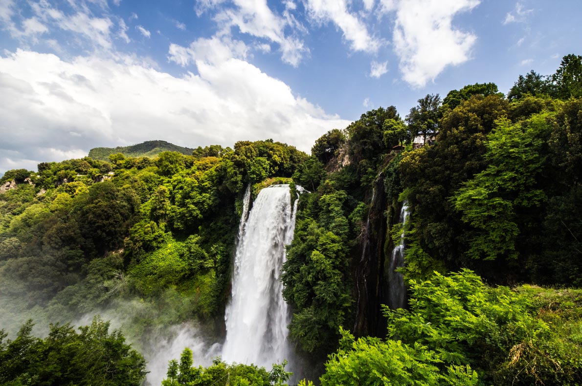 Best natural treasures in Italy - Waterfalls copyright Stefano Terrinoni - European Best Destinations