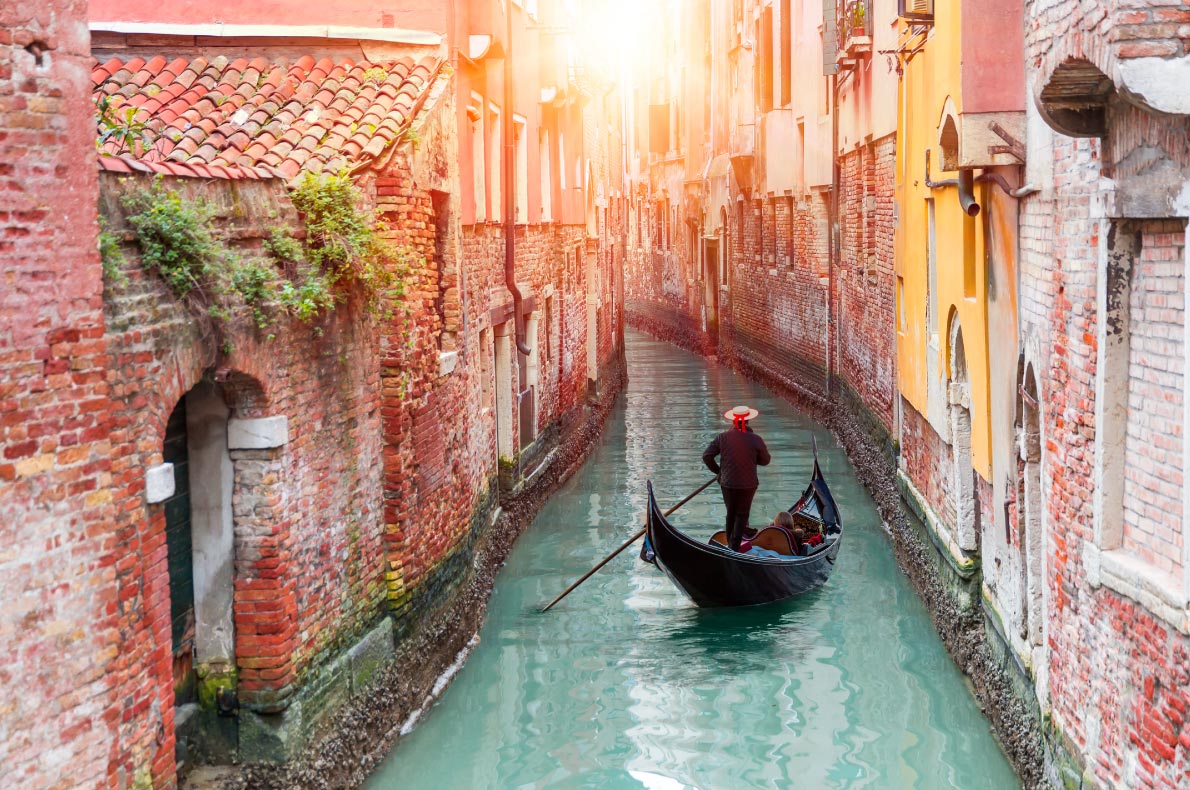 Best things to do in Europe - Gondola tour Copyright muratart - European Best Destinations