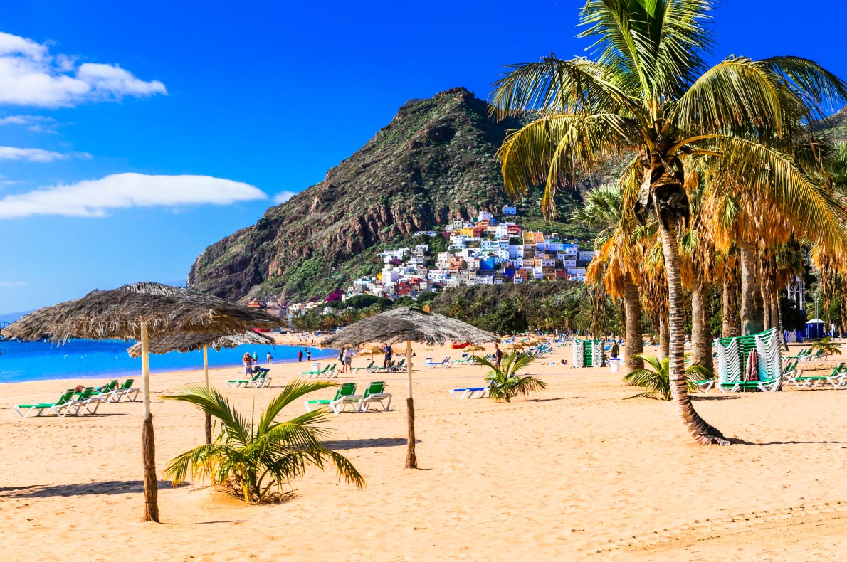 Safest and longuest beaches in Europe - Ribeira Grande Beach Sao Miguel copyright Mirelaro - European Best Destinations