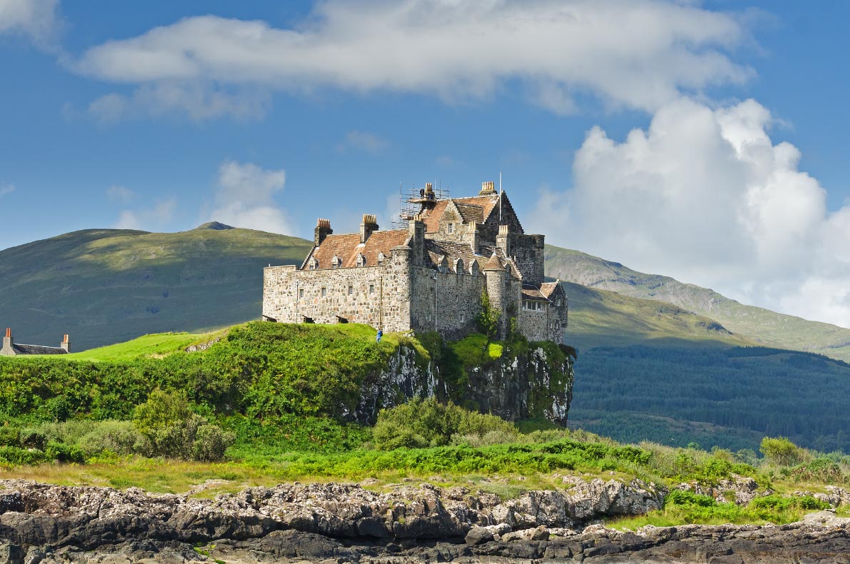 Best castles in Scotland - Duart Castle Copyright Joost van Uffelen - European Best Destinations