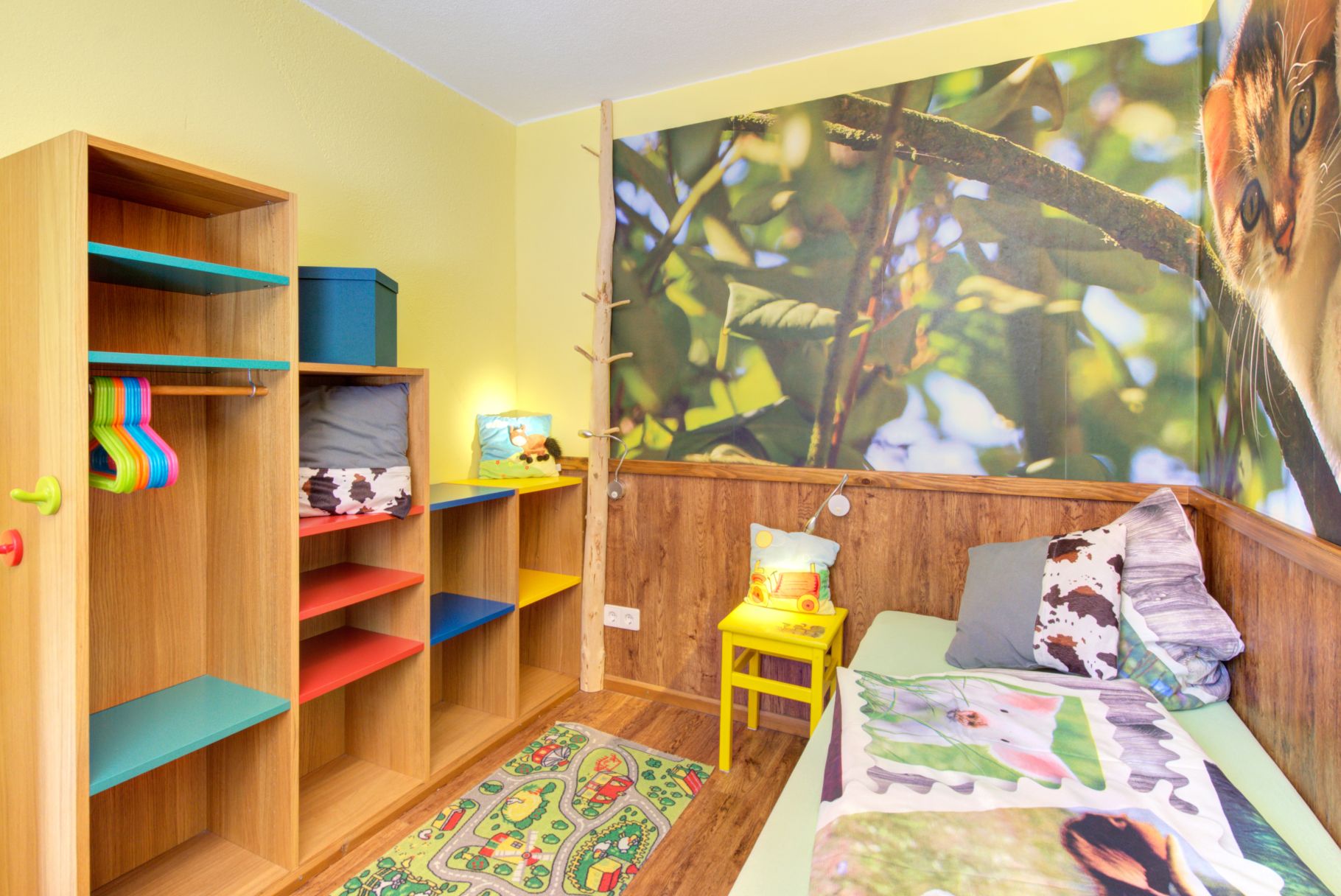 Kinderzimmer Bett ausziehbar auf 160x200