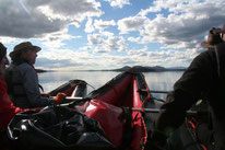 Wir fahren mit den Kanus auf dem Rogen in Schweden