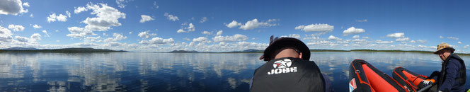 Kanupaddeln auf dem Rogen-See in der unberührten schwedischen Seenlandschaft.