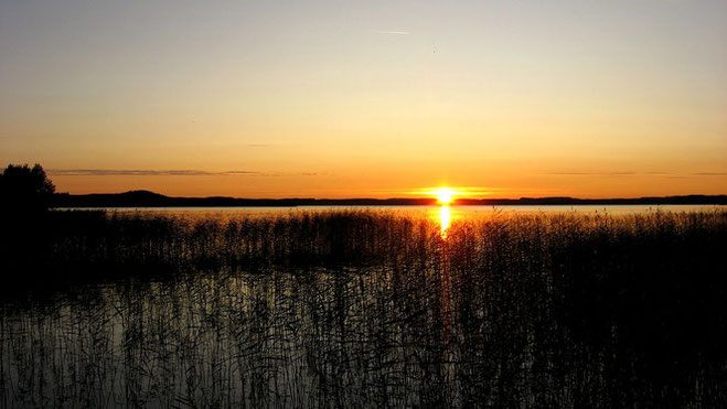 Wir blicken in den Sonnenaufgang in Leksand