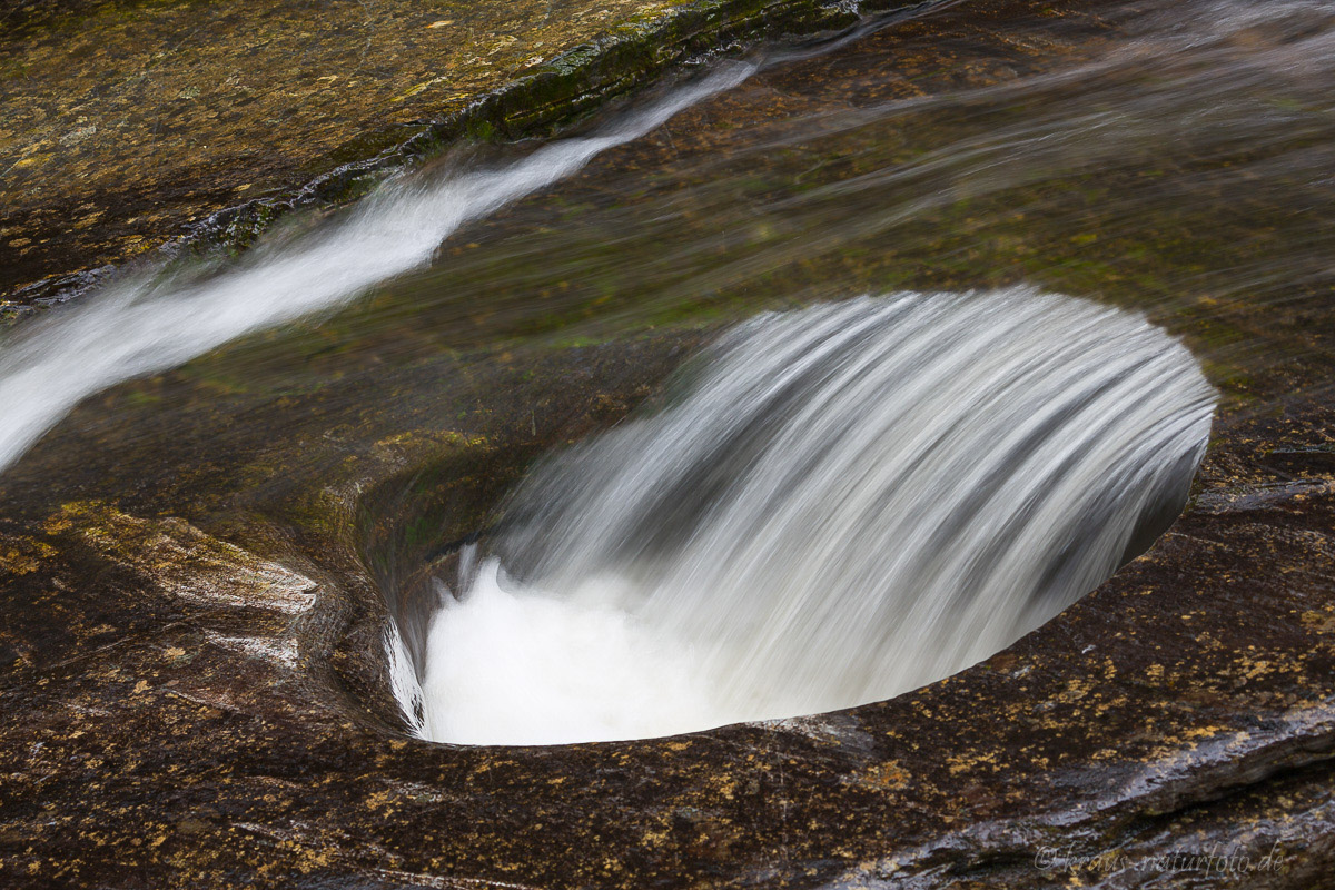 Devils Punching Bowle am Quoich Water