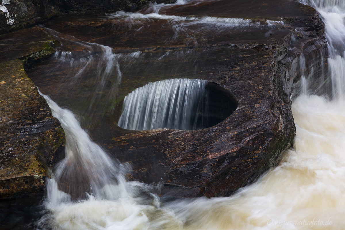 Devils Punching Bowle am Quoich Water