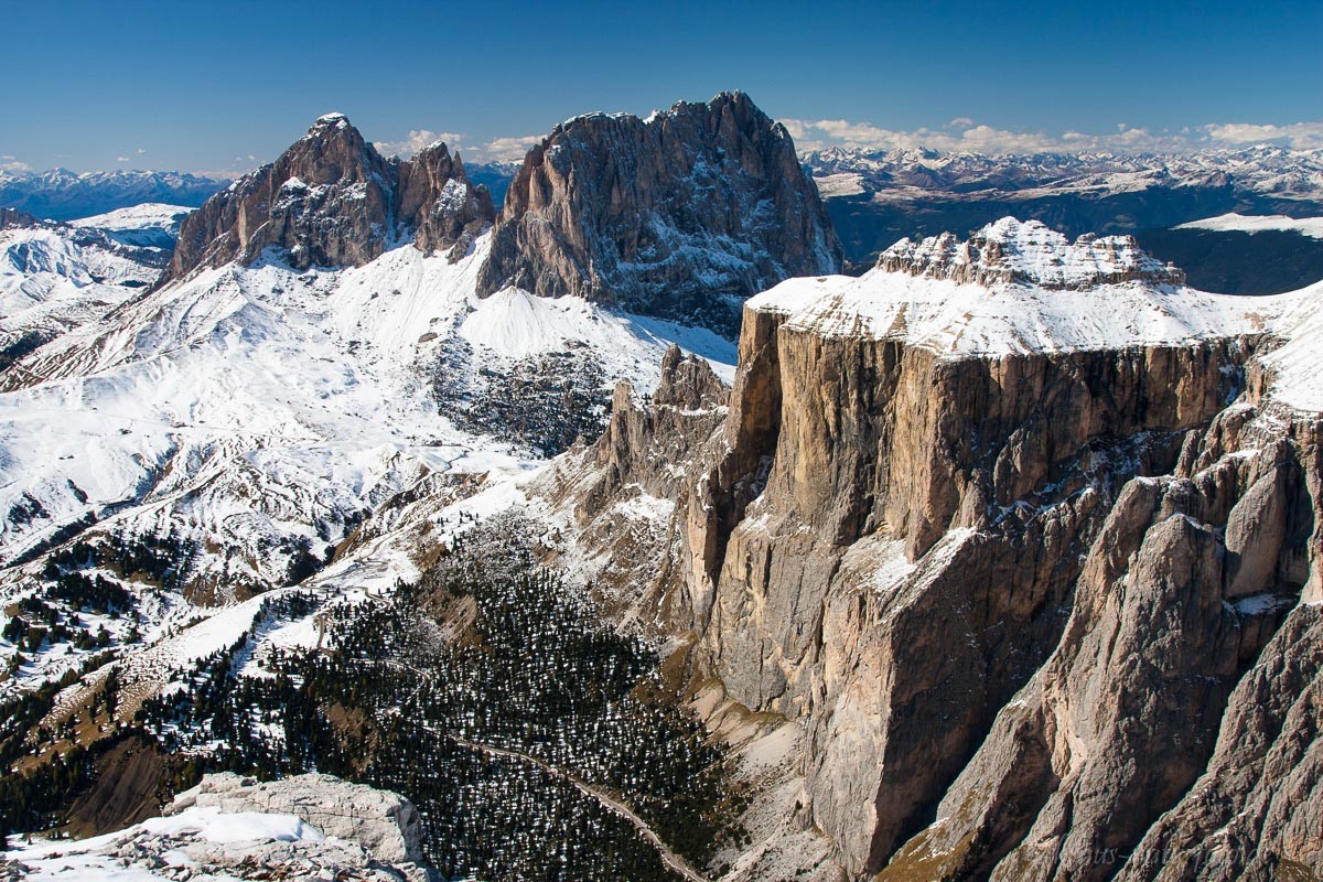 Blick vom Pordoi auf Sella und Langkofel