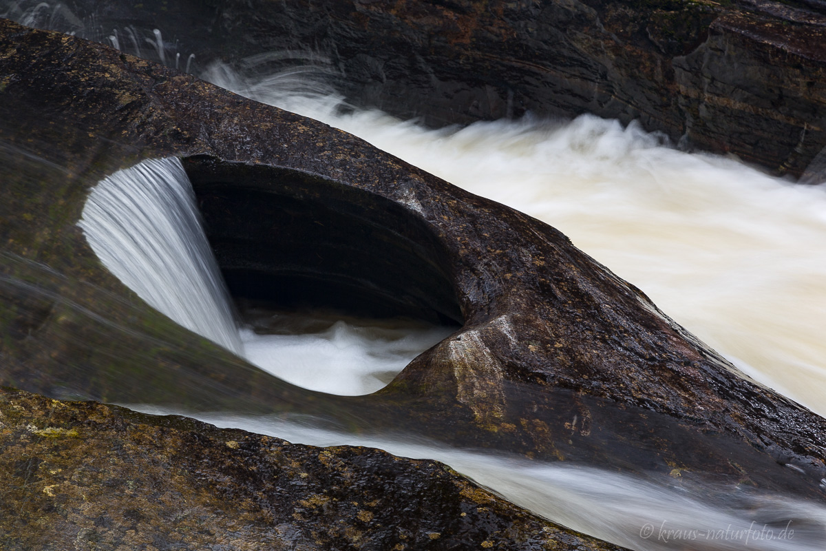 Devils Punching Bowle am Quoich Water