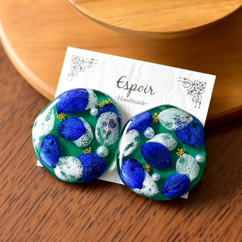 Espoir（11日12日出展）【レジンアクセサリー】ドライフラワーや木の実を使用したボタニカルアクセサリーを作っています。 コーデにプラスしてお楽しみください♪