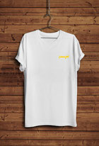 "Bling Bling Yeti Shirt Frontansicht mit Glitzer"  "Detailansicht Glitzer-Applikation"  "Tragemoment in urbanem Licht"