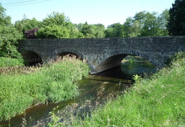 Au centre du village " le pont "