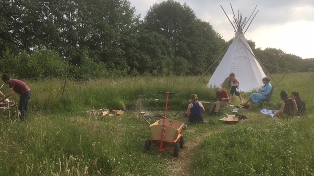 Lagerfeuerplatz vorm Tipi