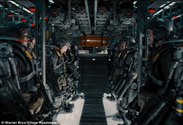 電影《The Edge of Tomorrow》截圖...這種場景，原來不是戰爭和科幻片的專利