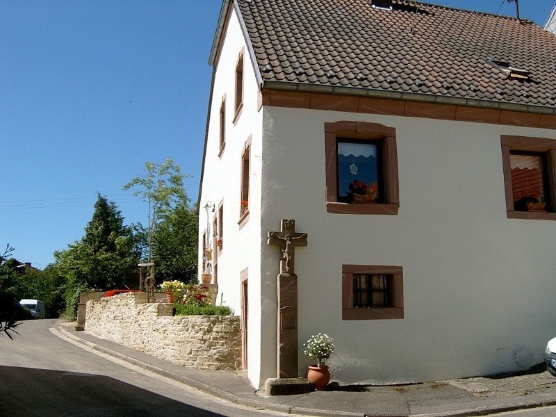 ältestes Wegekreuz, das sieht man von der Ferienwohnung aus