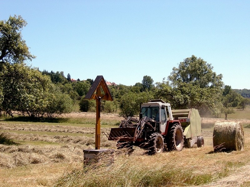 viele Wegkreuze säumen die Wanderwege
