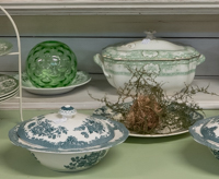 Gezellige snuffelen op een markt naar Brocante uit Engeland
