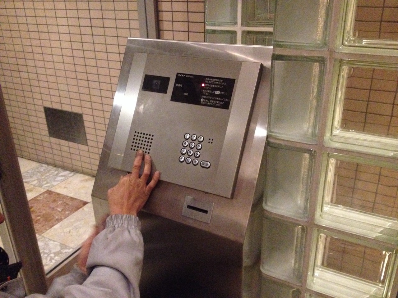 カード式の鍵のオートロックの修理 カギの救助隊福岡