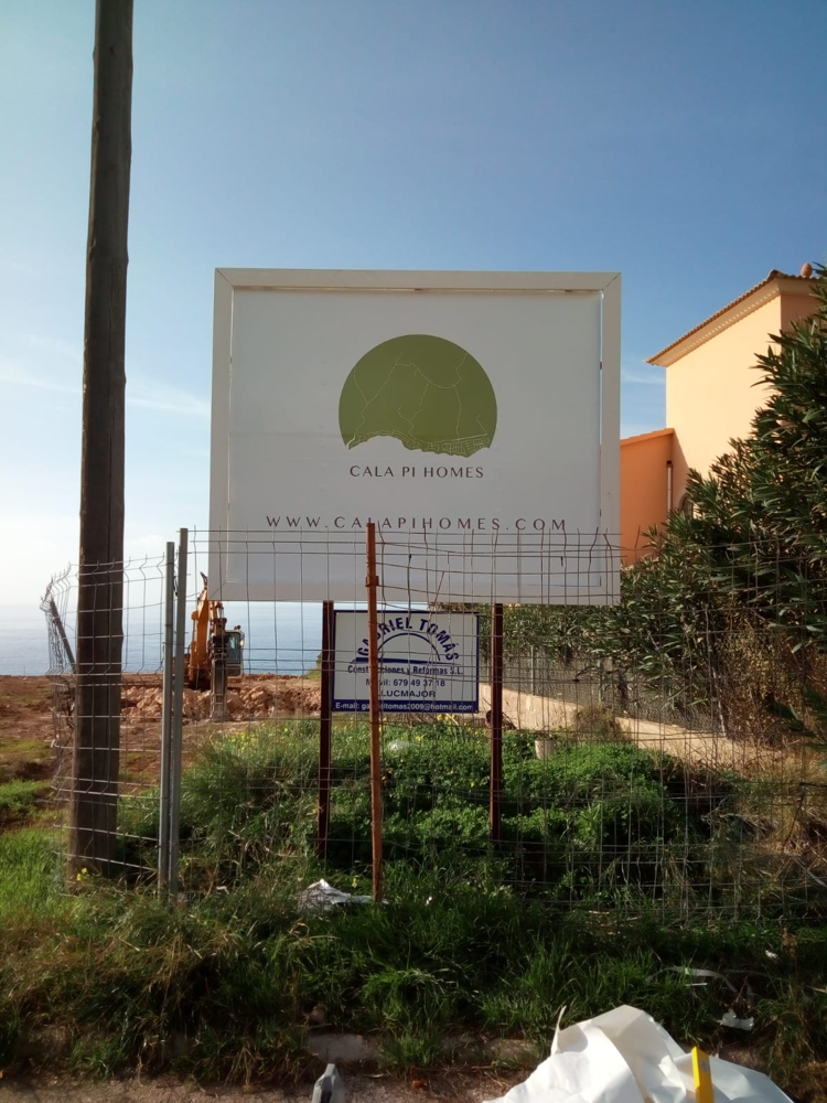 Auf einem Baugrundstück in erster Meereslinie in Südlage entsteht eine Luxus Villa auf Mallorca