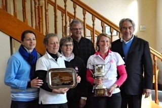 L'équipe de Chalon-sur-Saône vainqueur en 1ère division avec François BOURRELLIER (à droite) président du Comité de l'Yonne de Golf