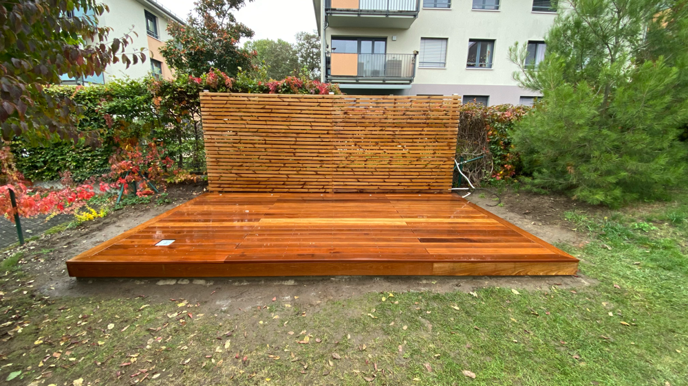 Holzterrasse, Bangkirai in Radebeul - Unterbau Frostschutz, Betonborde, Splitt, Aluminium-Unterkonstruktion auf Betonplatte