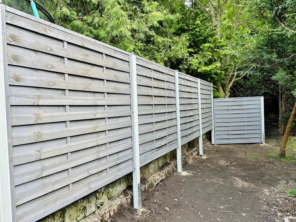 25 m, Sichtschutzzaun Holz, Sonderbau in Dresden - 6 Tage mit Erdarbeiten und Montage