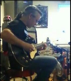 El estudio diario es fundamental para poder llegar a ser un buen guitarrista. ¡No te rindas nunca y sigue estudiando! - Nunca se sabe lo suficiente.