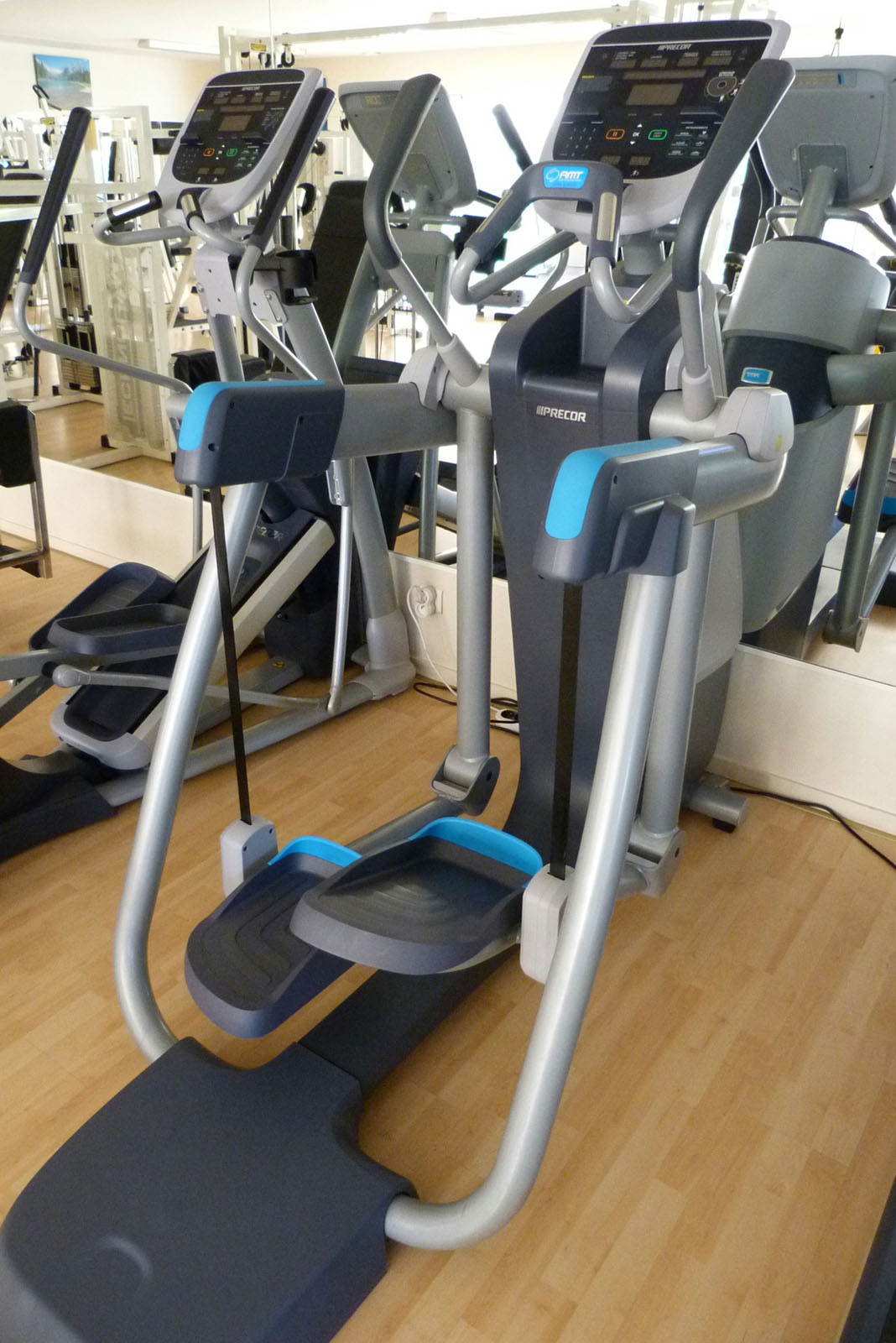 salle de sport bergerac Adaptive Motion Trainer AMT 835 Open Stride Precor 1