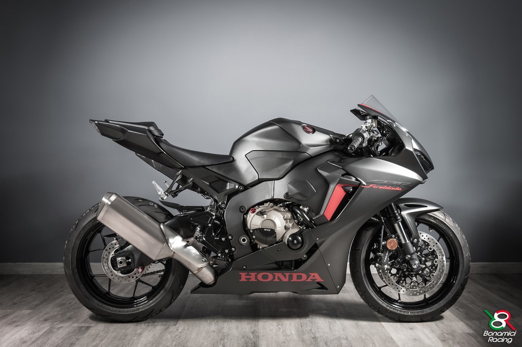 CBR 1000 RR vs GSX R 750