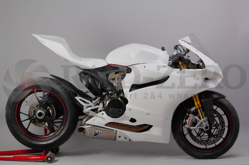 DUCATI パニガーレ V4 2022-2024 ライダーハイシート ＋10mm コンフォートシート 96881031AA ドゥカティ P –  DUCATISM