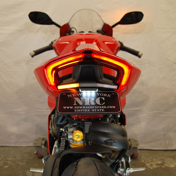 再値下　ストリートファイターV4 風防　ドゥカティ イタリア在庫あり DUCATI ストリートファイター V4/V4SP2 チタン