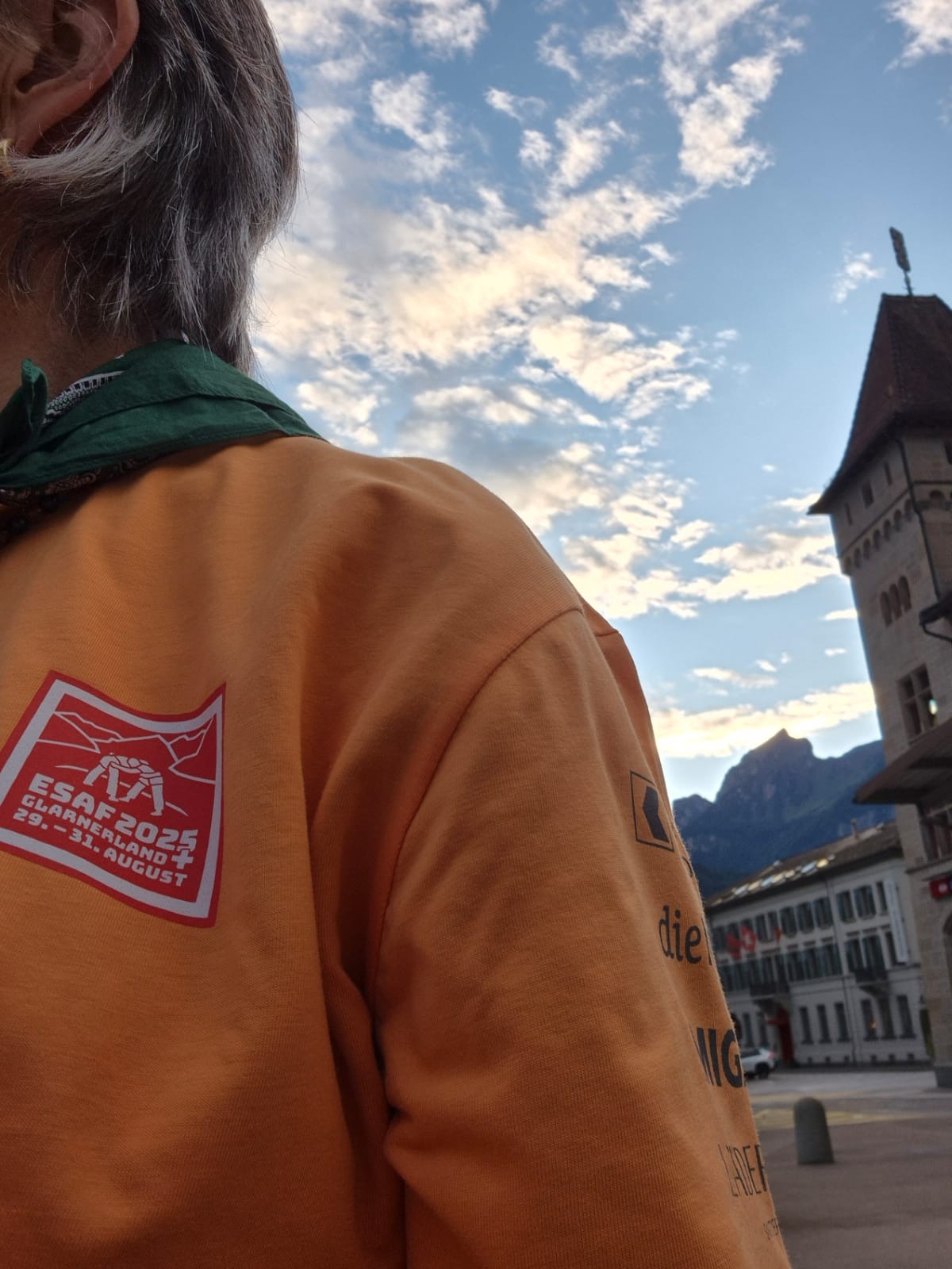voll ausgestattet mit Helfer-Liibli und Glarner-Tüächli