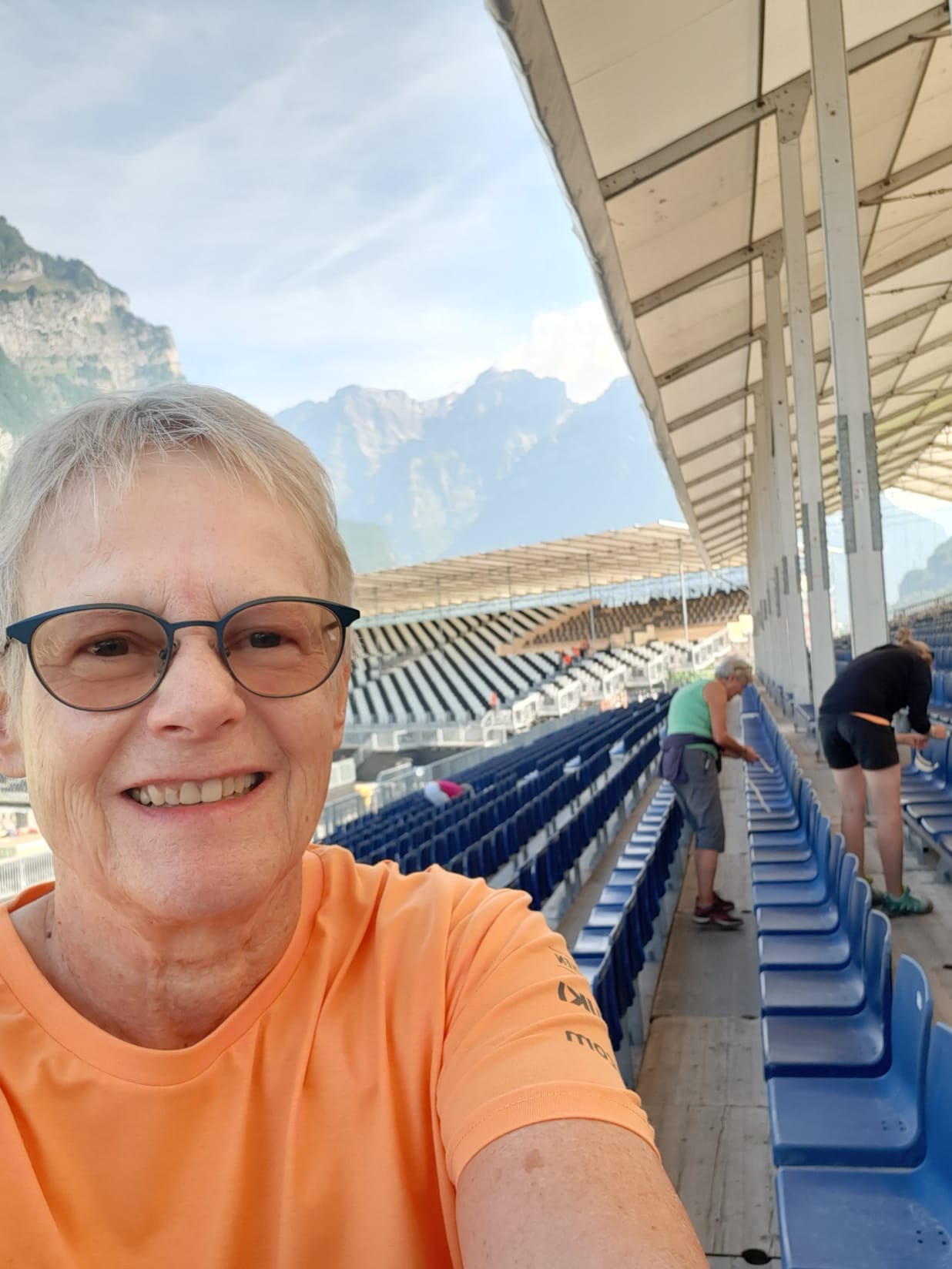 auch die 56'500 Sitzplätze in der Arena wollen nummeriert und geputzt sein