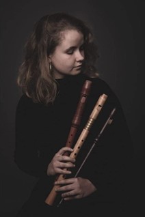 Thaïs PERON LE OUAY, flûtes à bec et violone -©KarineLeOuay