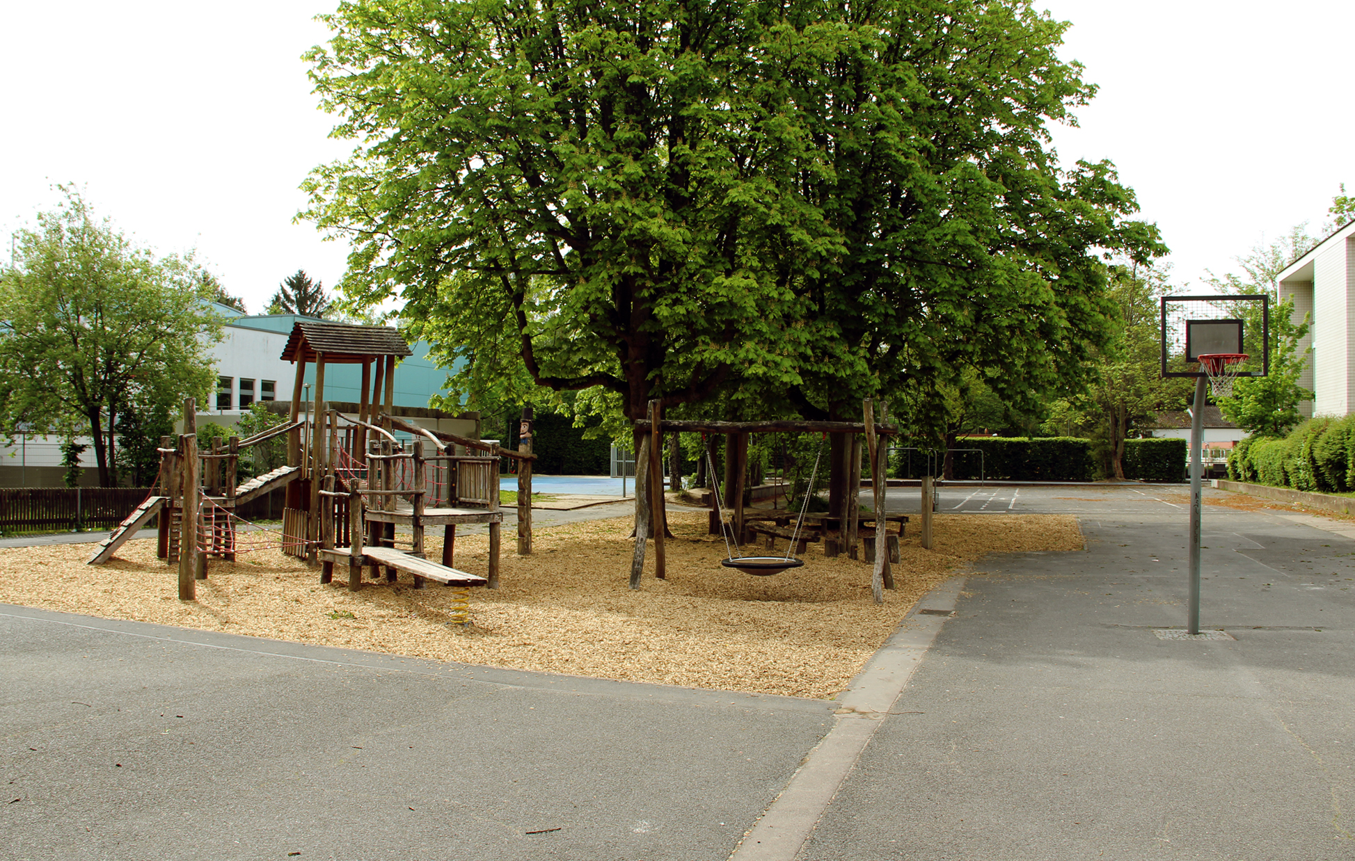 Spielplatz großer Hof