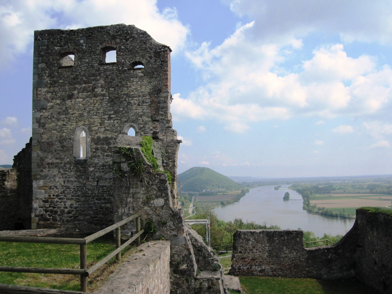 Burg Donaustauf Burgen Und Schlosser Kelten Mittelalter Schottland
